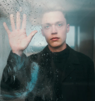 at the left side of page, a little picture representing a chat thumbnail of a guy rising his hand